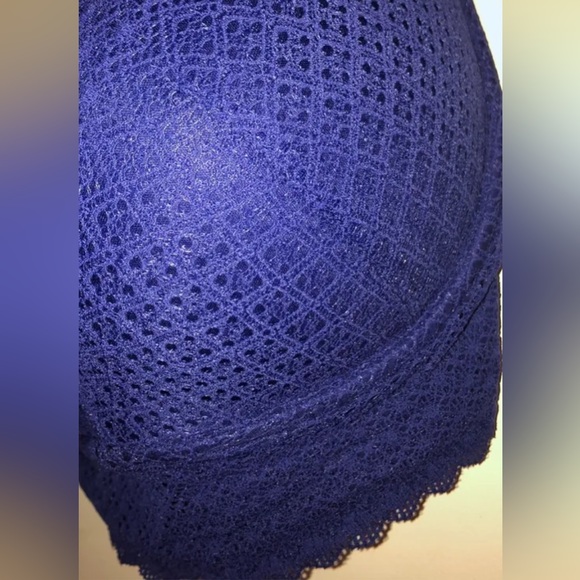 Victoria’s Secret 32DD body by Victoria hookless no wire bra - Picture 2 of 4